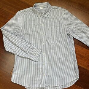 GAP women’s small blue and white stopped button down